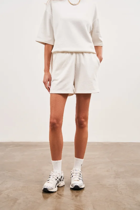 MINIMAL EMBLEM BOYFRIEND SHORTS - OFF WHITE